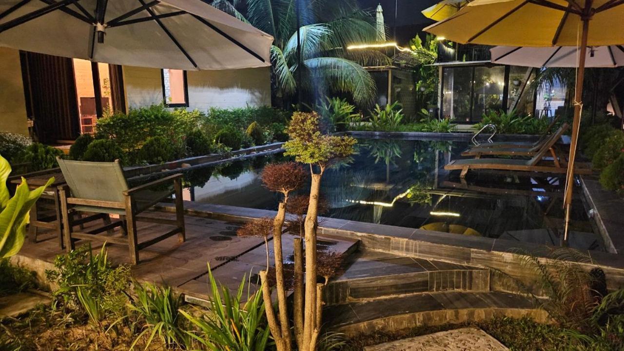 Phoenix Hotel Pool Villa Хойан Экстерьер фото